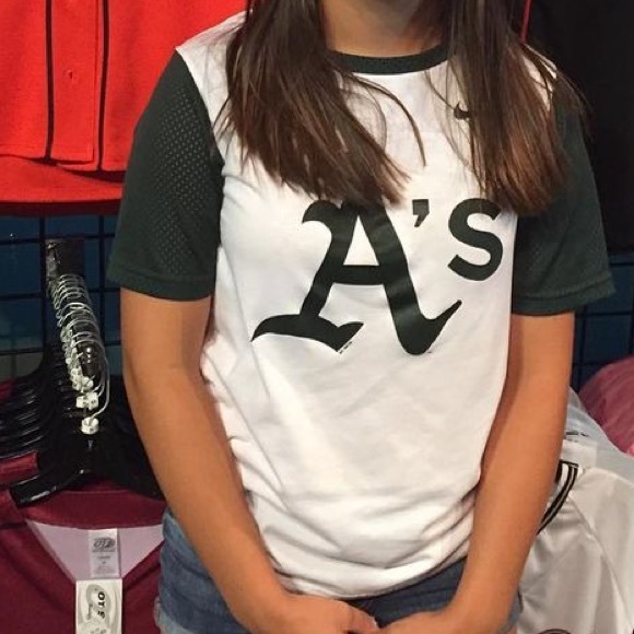 White and Green Oakland A’s Nike T-shirt Size M - Picture 4 of 4